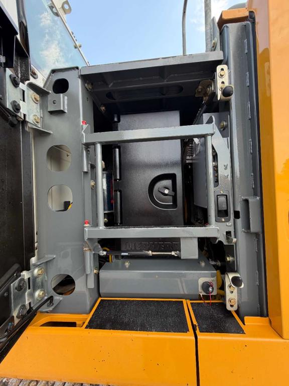 Liebherr R936 NLC Photo 9