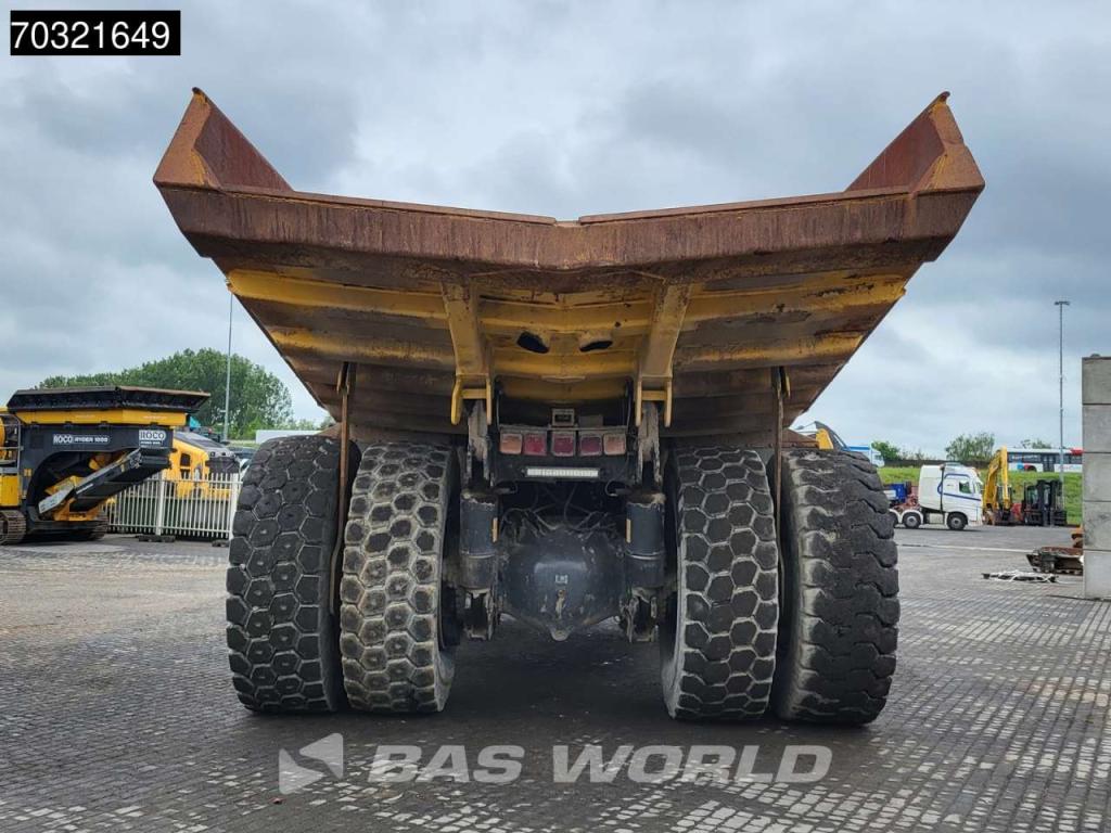 Komatsu HD605 -7E0 Photo 9