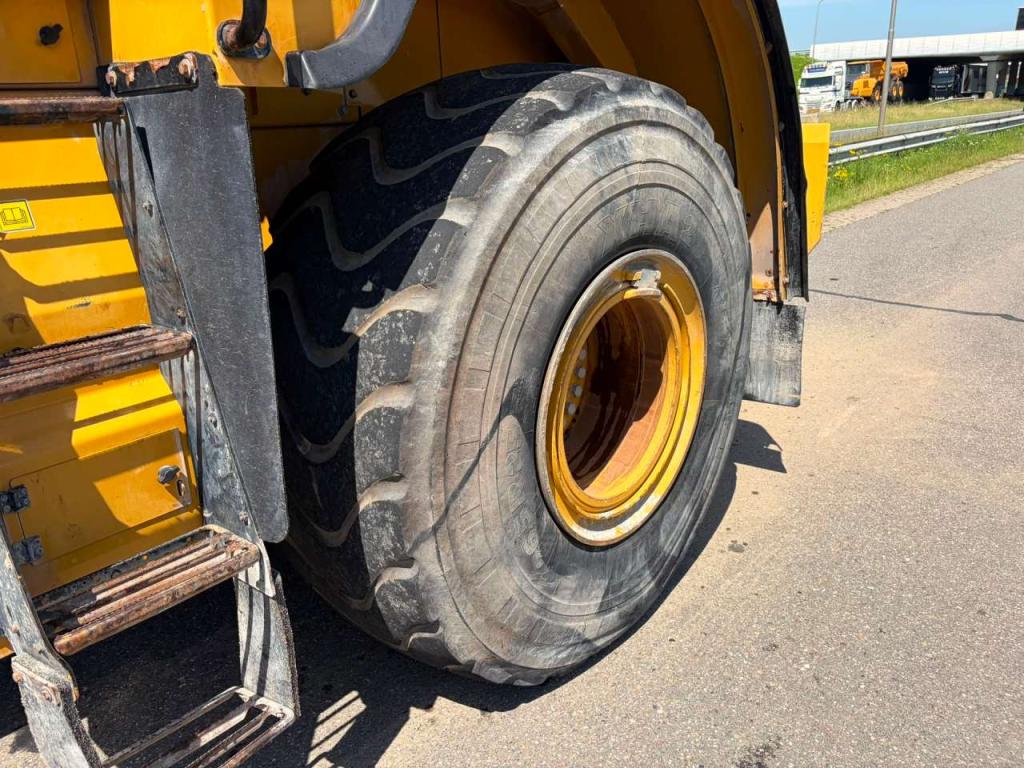 Caterpillar 966M Photo 12