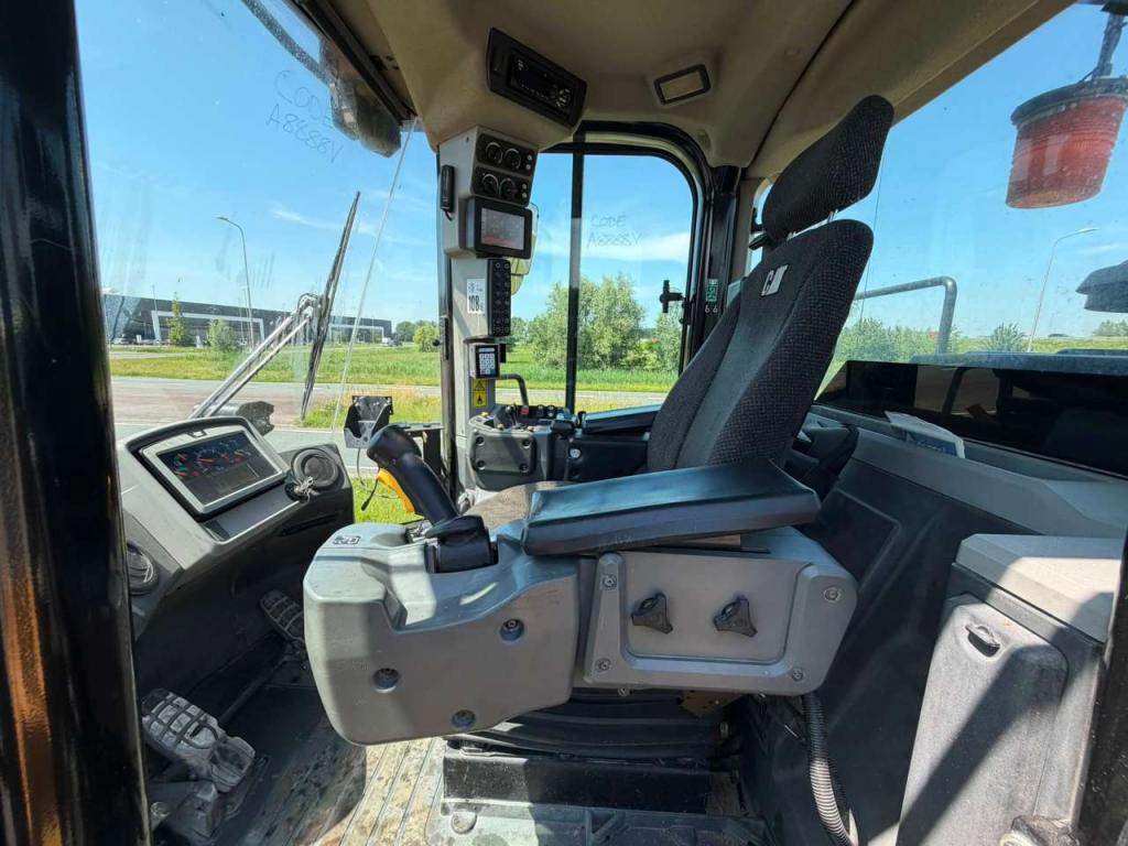 Caterpillar 966M Photo 16