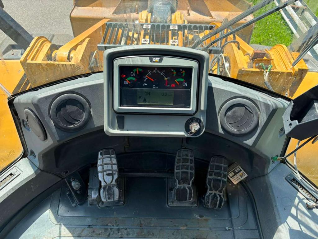 Caterpillar 966M Photo 17