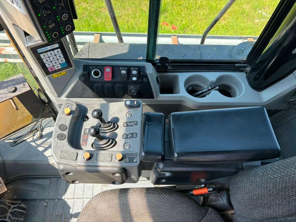 Caterpillar 966M Photo 18