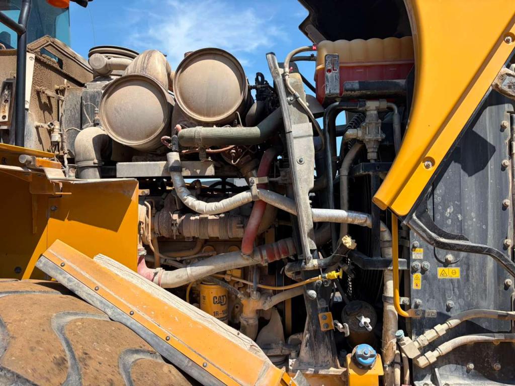 Caterpillar 966M Photo 28