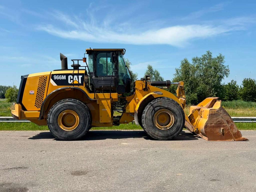 Caterpillar 966M Photo 6