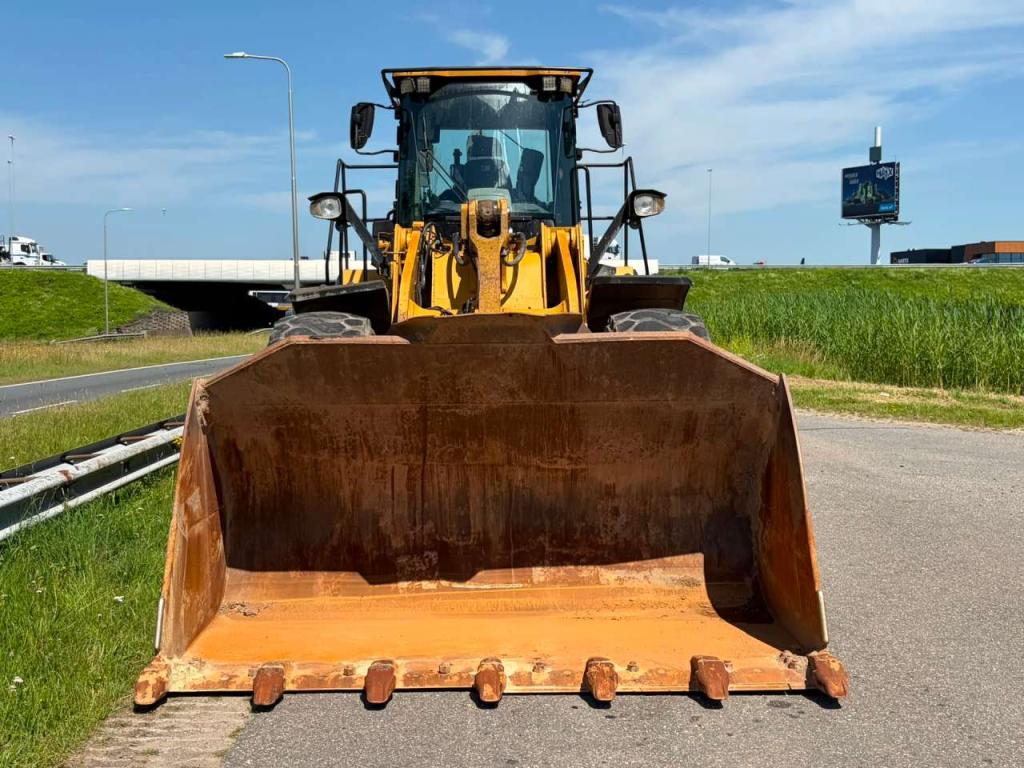 Caterpillar 966M Photo 8