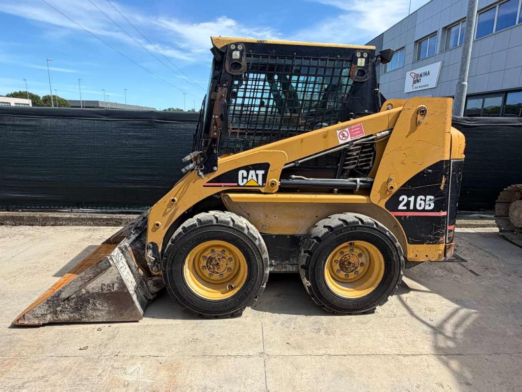 Caterpillar 216B Photo 1