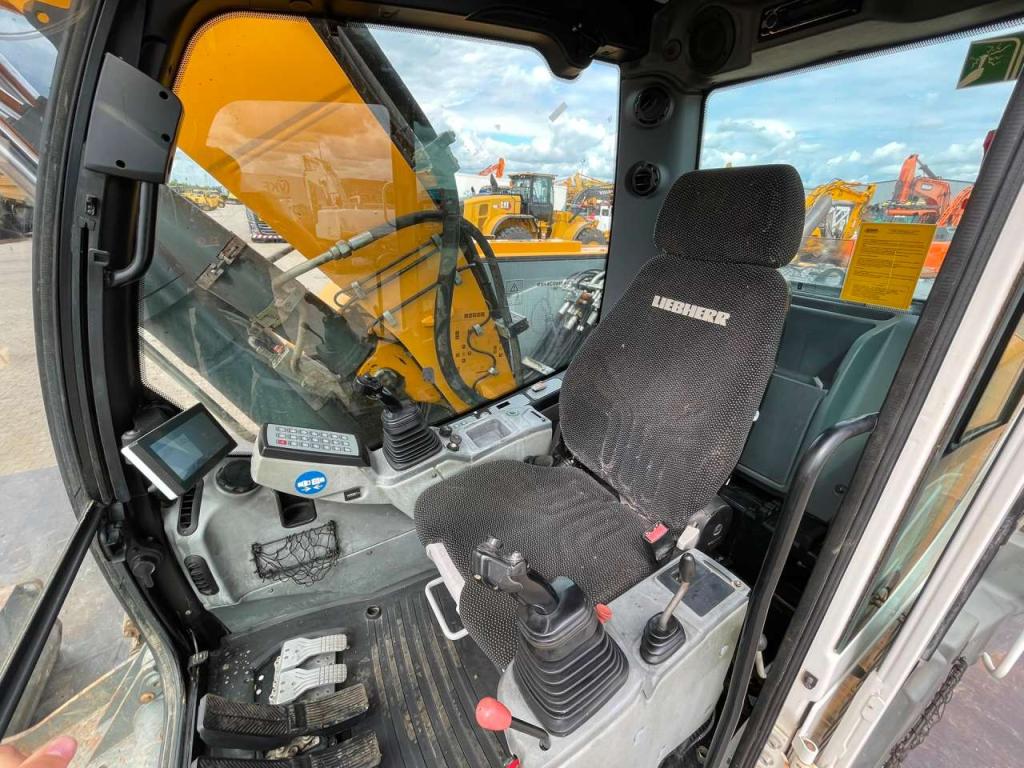 Liebherr R914 Compact Litronic Photo 17