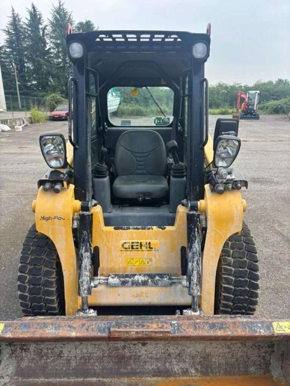 Gehl R165H Photo 3