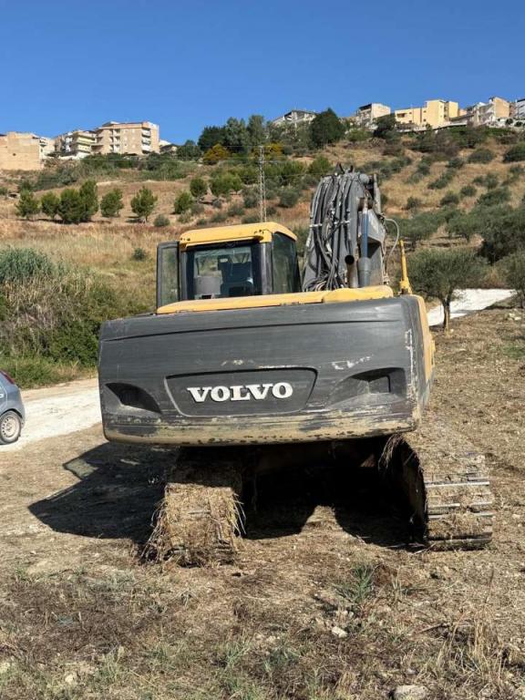 Volvo EC235CNL Photo 1