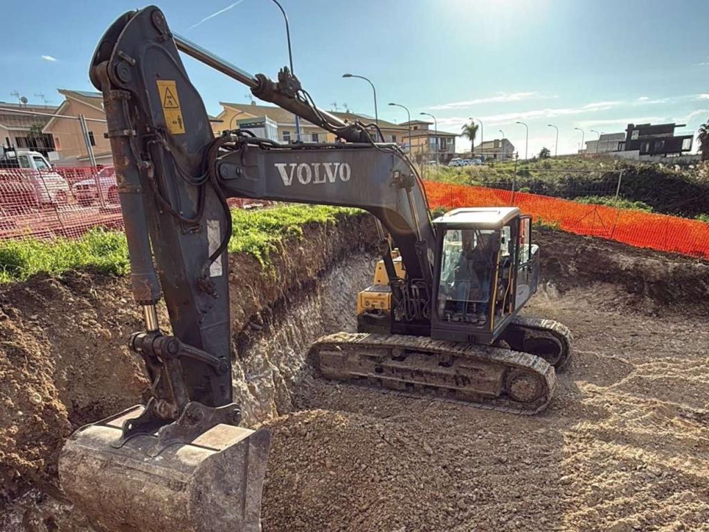 Volvo EC235CNL Photo 10