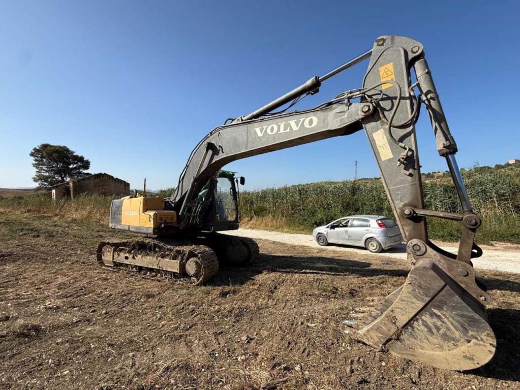 Volvo EC235CNL Photo 11