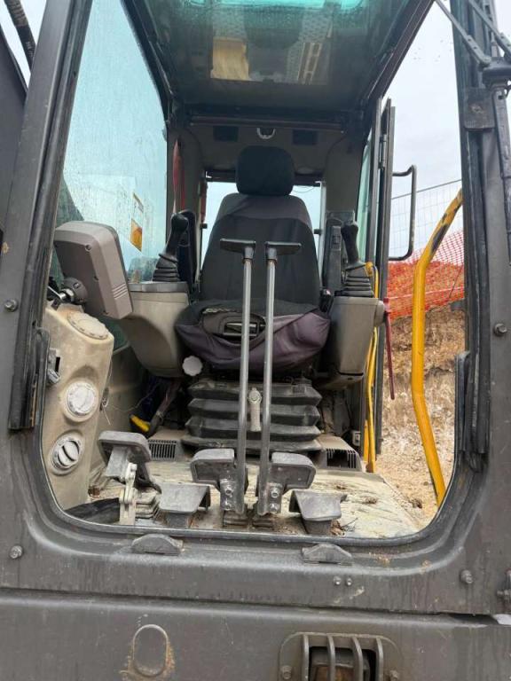 Volvo EC235CNL Photo 2