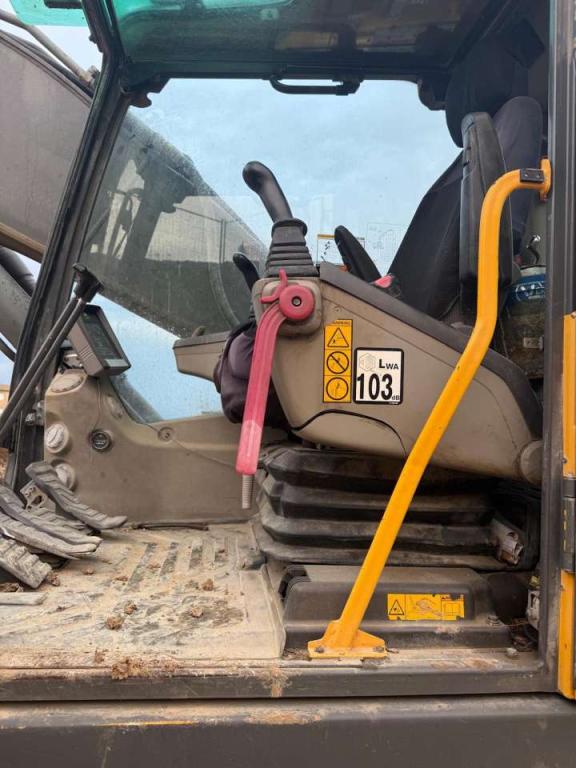 Volvo EC235CNL Photo 3
