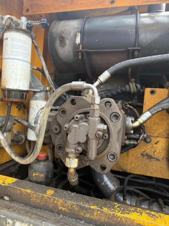 Volvo EC235CNL Photo 6