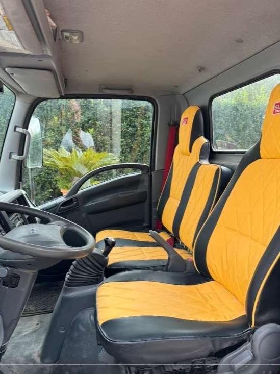 Isuzu con gru Photo 5