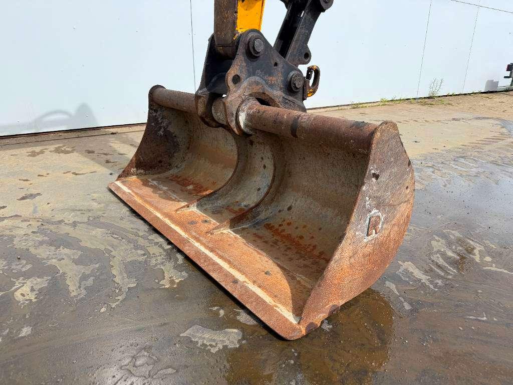 JCB 48Z-1 - Hammer Lines / Quick Coupler Photo 16