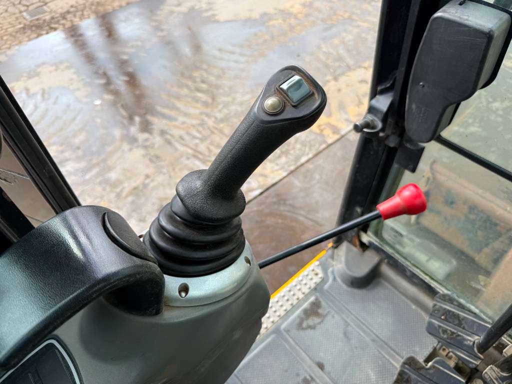 JCB 48Z-1 - Hammer Lines / Quick Coupler Photo 9