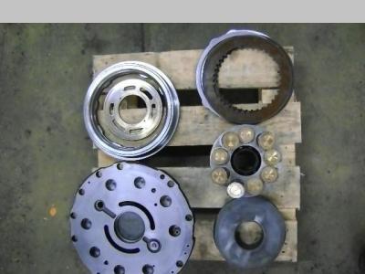 Moteur de translation pour New Holland E 215 en vente par PRV Ricambi Srl