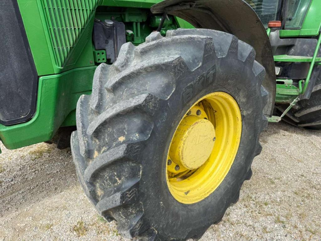 John Deere 8200 Photo 6