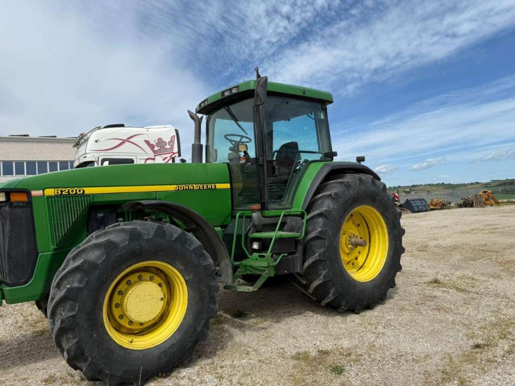 John Deere 8200 Photo 8