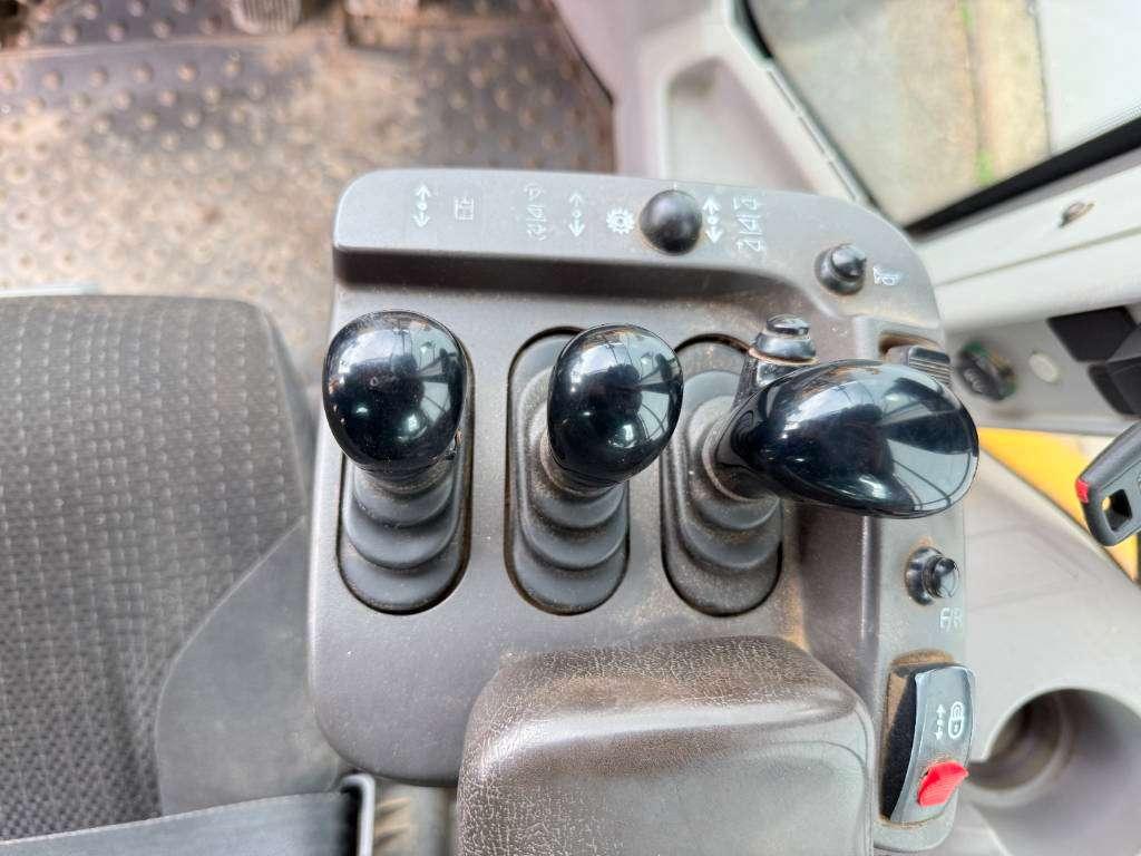 Volvo L120H - 3rd Function / Quick Coupler Photo 10