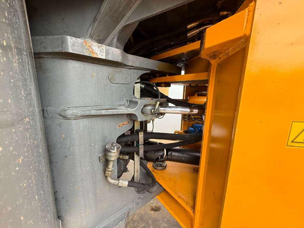 Liebherr L580 - Automatic Greasing / Heated Seat Photo 20