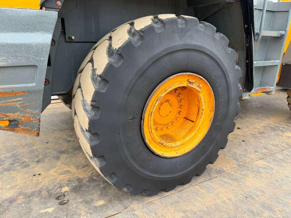 Liebherr L580 - Automatic Greasing / Heated Seat Photo 23