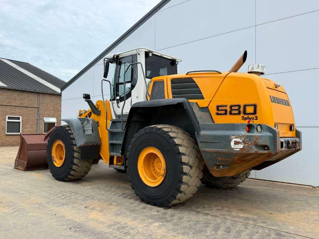 Liebherr L580 - Automatic Greasing / Heated Seat Photo 3