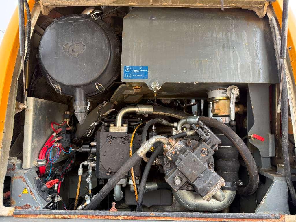 Liebherr L580 - Automatic Greasing / Heated Seat Photo 30