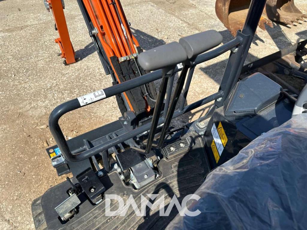 Hitachi ZX19U Photo 9
