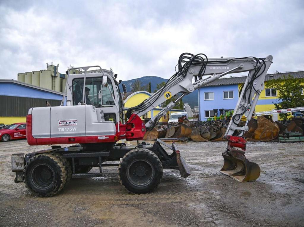 Takeuchi TB175W Photo 8