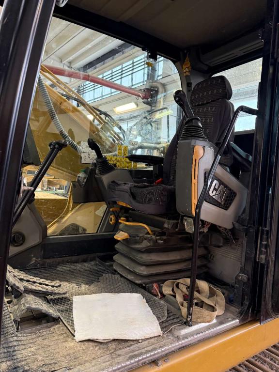 Caterpillar 330 Photo 6