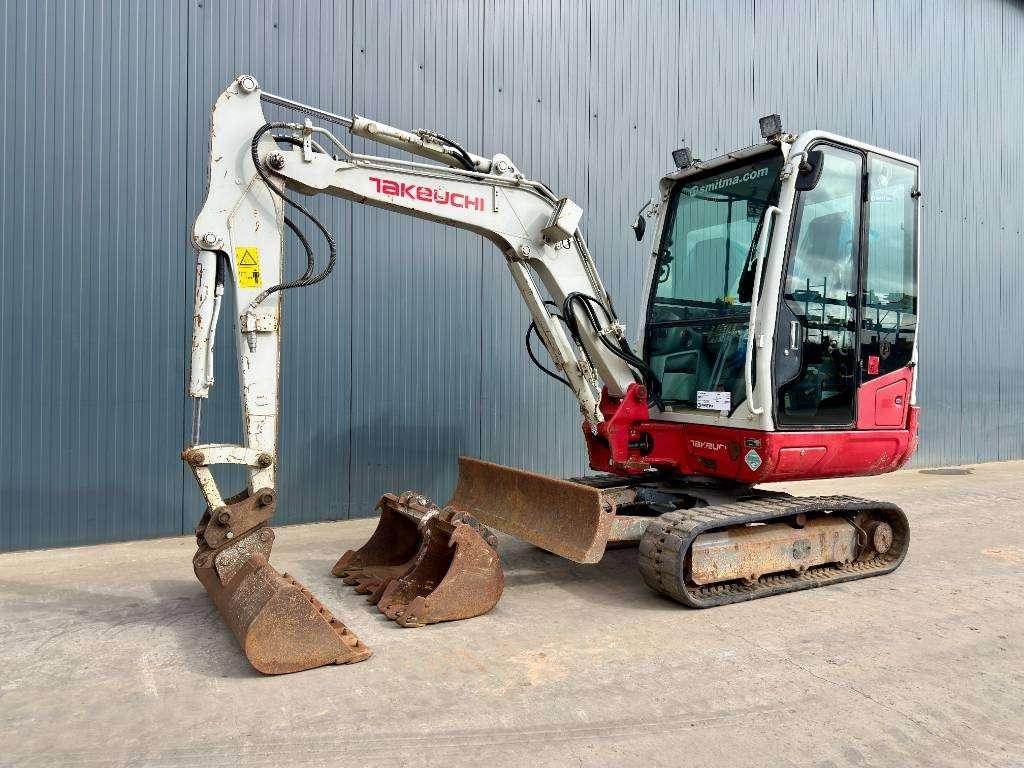 Takeuchi TB230 Photo 1