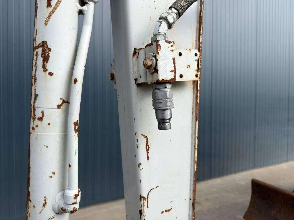 Takeuchi TB230 Photo 15