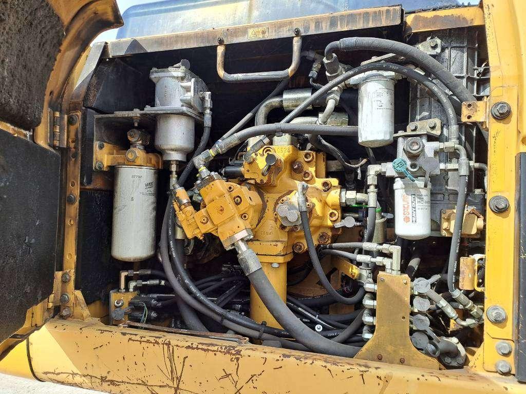 Caterpillar 330DL UHD Photo 16