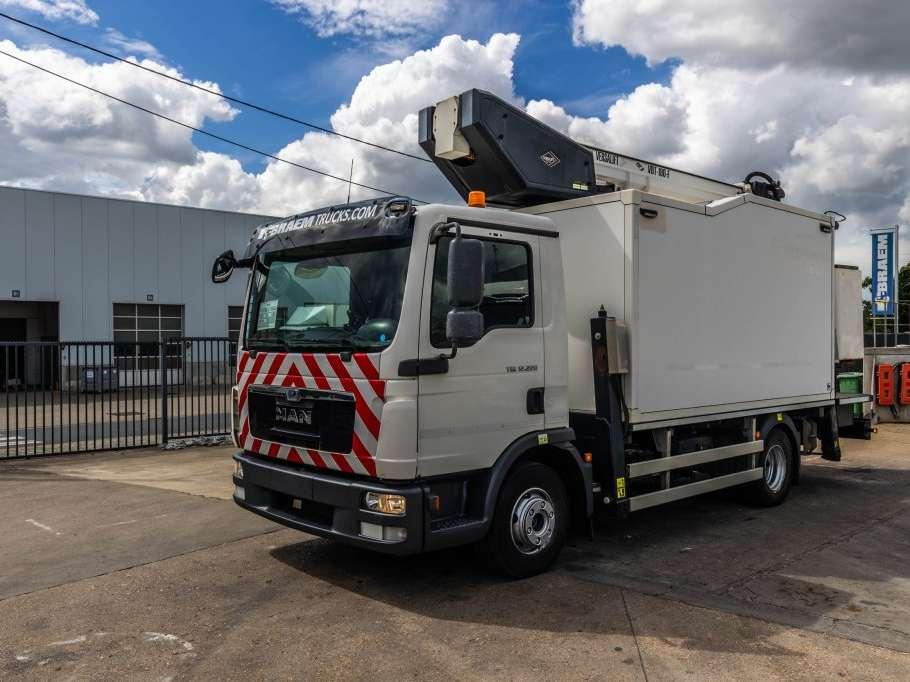 Man TGL 12.220 BL - VERSALIFT VDT 190F Photo 9