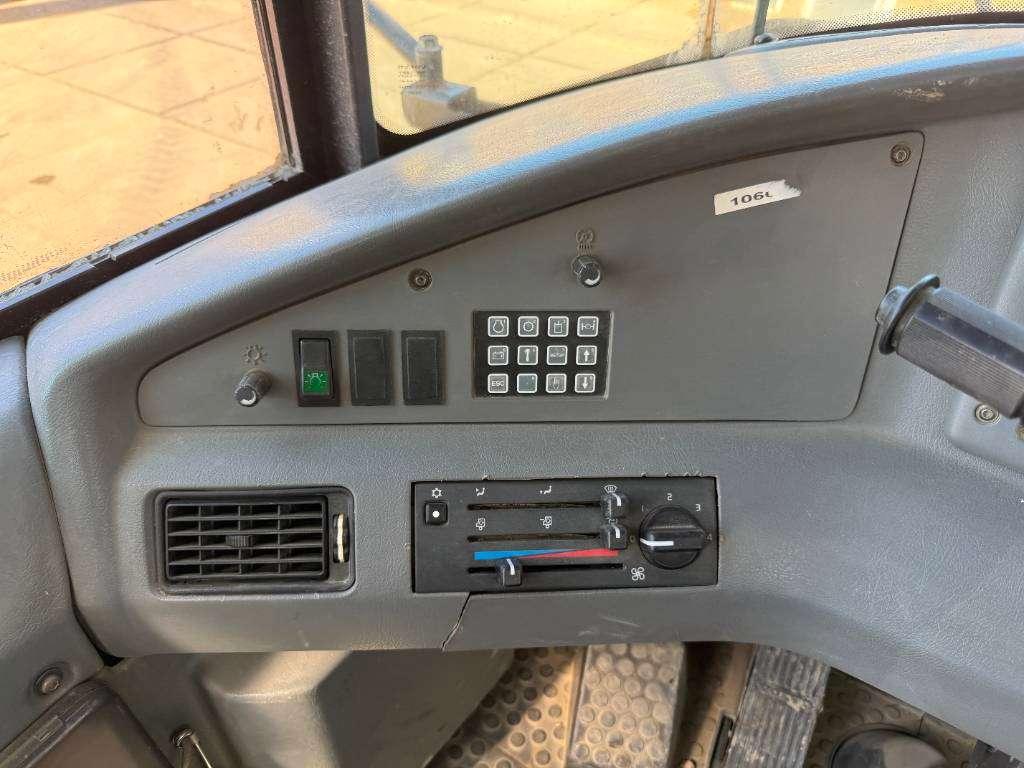Volvo A40D - Tailgate / Heated Seat Photo 10