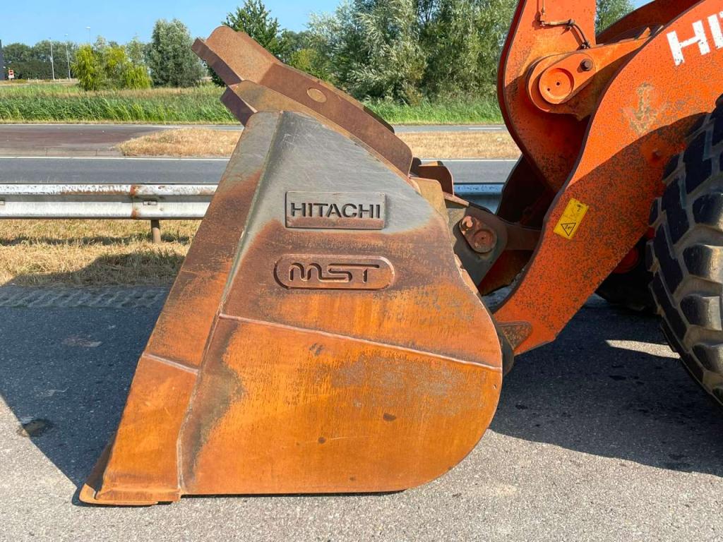 Hitachi ZW310-6 Photo 10