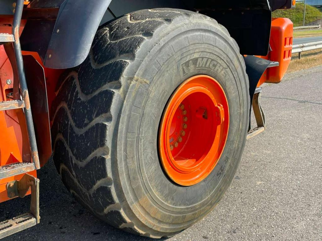 Hitachi ZW310-6 Photo 12