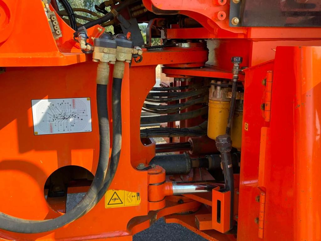Hitachi ZW310-6 Photo 15