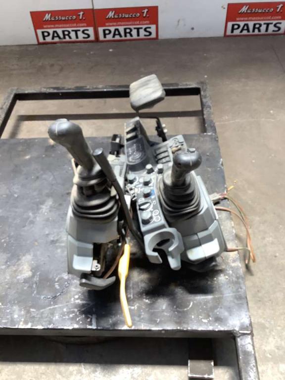 Manipulateur pour Hitachi ZX135 US -7 Photo 1