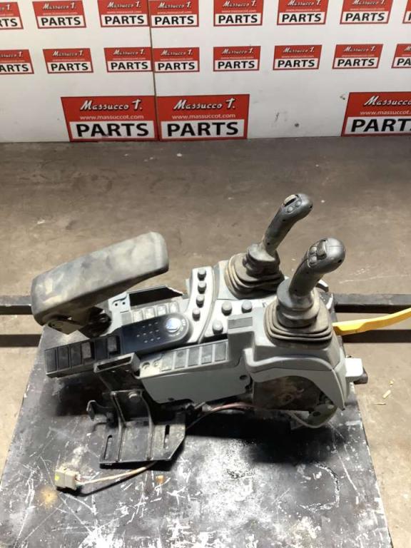 Manipulateur pour Hitachi ZX135 US -7 Photo 3