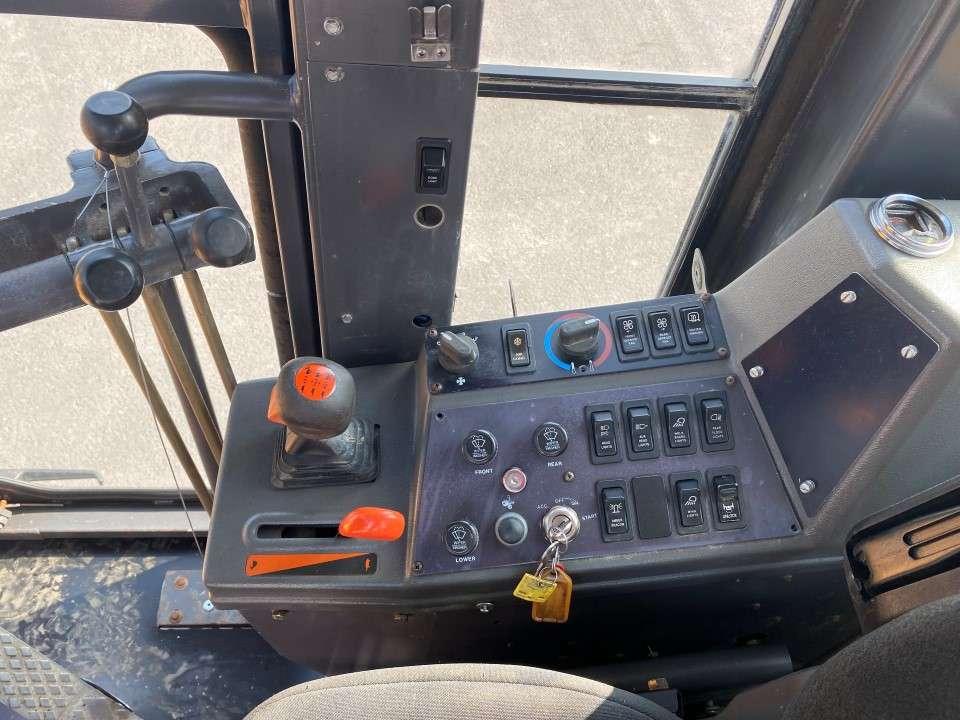 Volvo G740VHP Photo 9