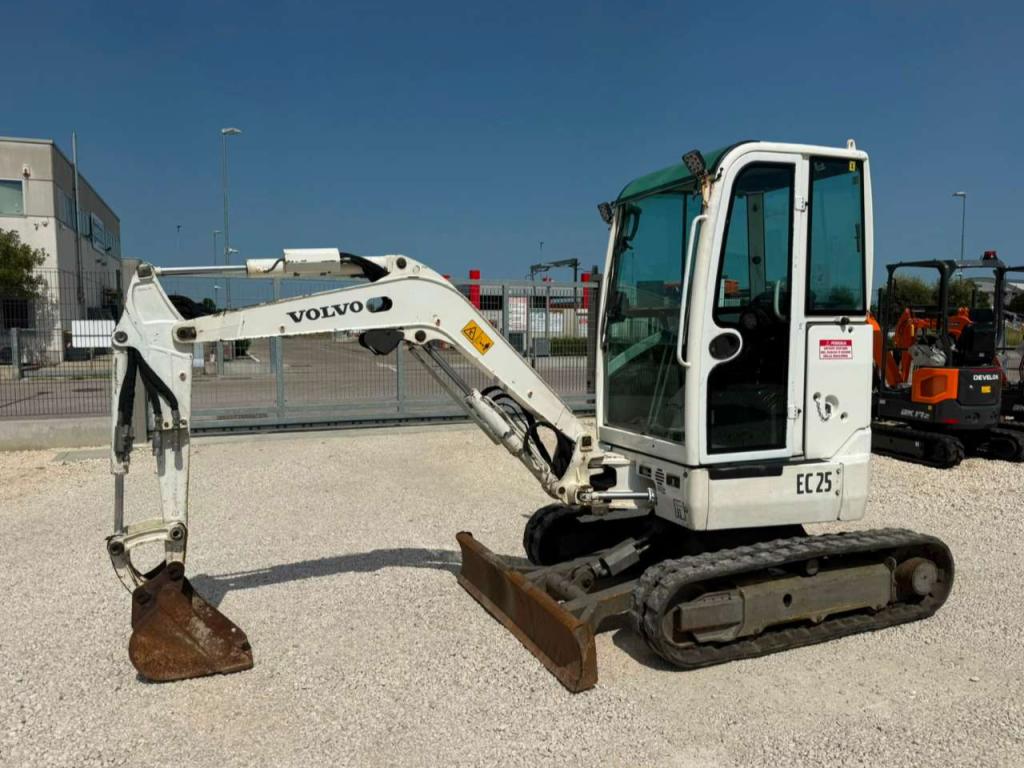 Volvo ECR25D Photo 1