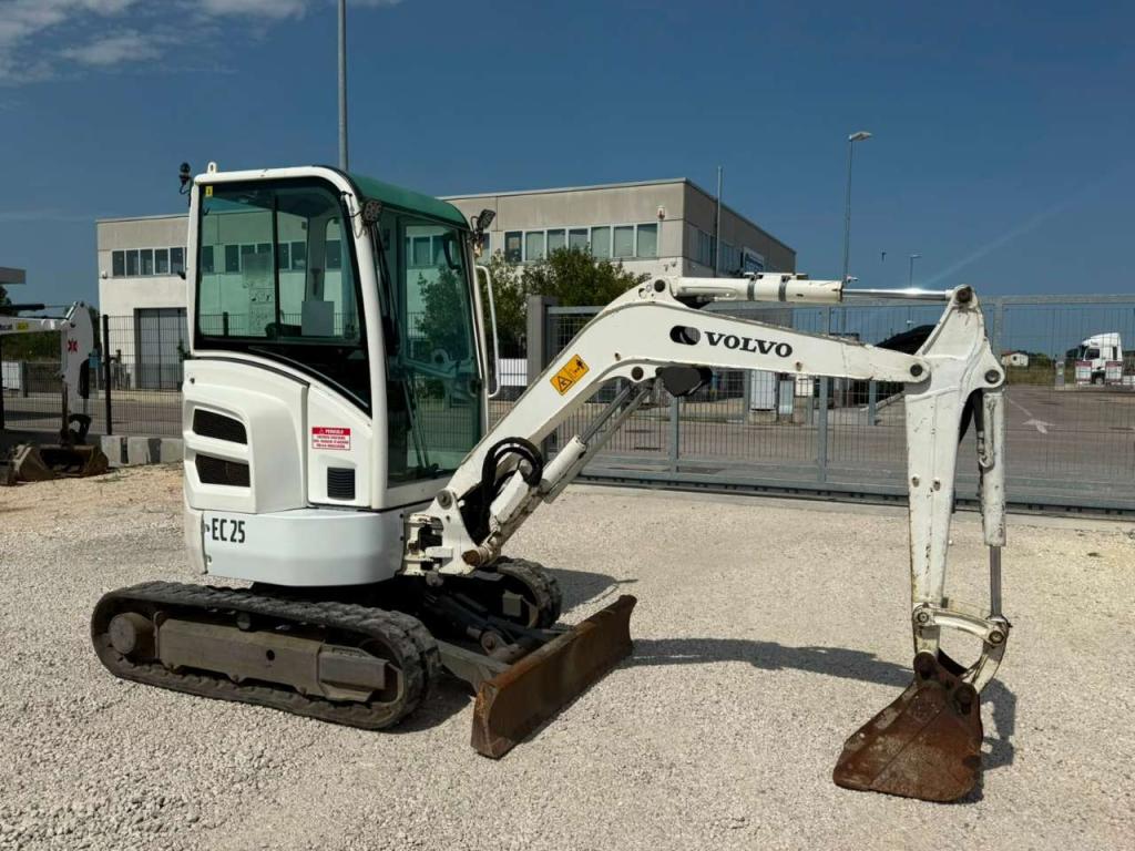 Volvo ECR25D Photo 2