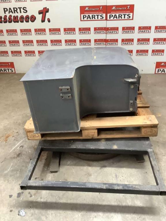 Réservoir de carburant pour Komatsu PC228 -3 Photo 2
