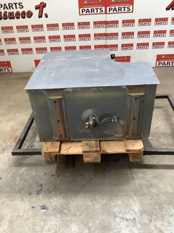 Réservoir de carburant pour Komatsu PC228 -3 Photo 3