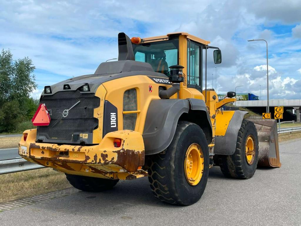 Volvo L110H Photo 3