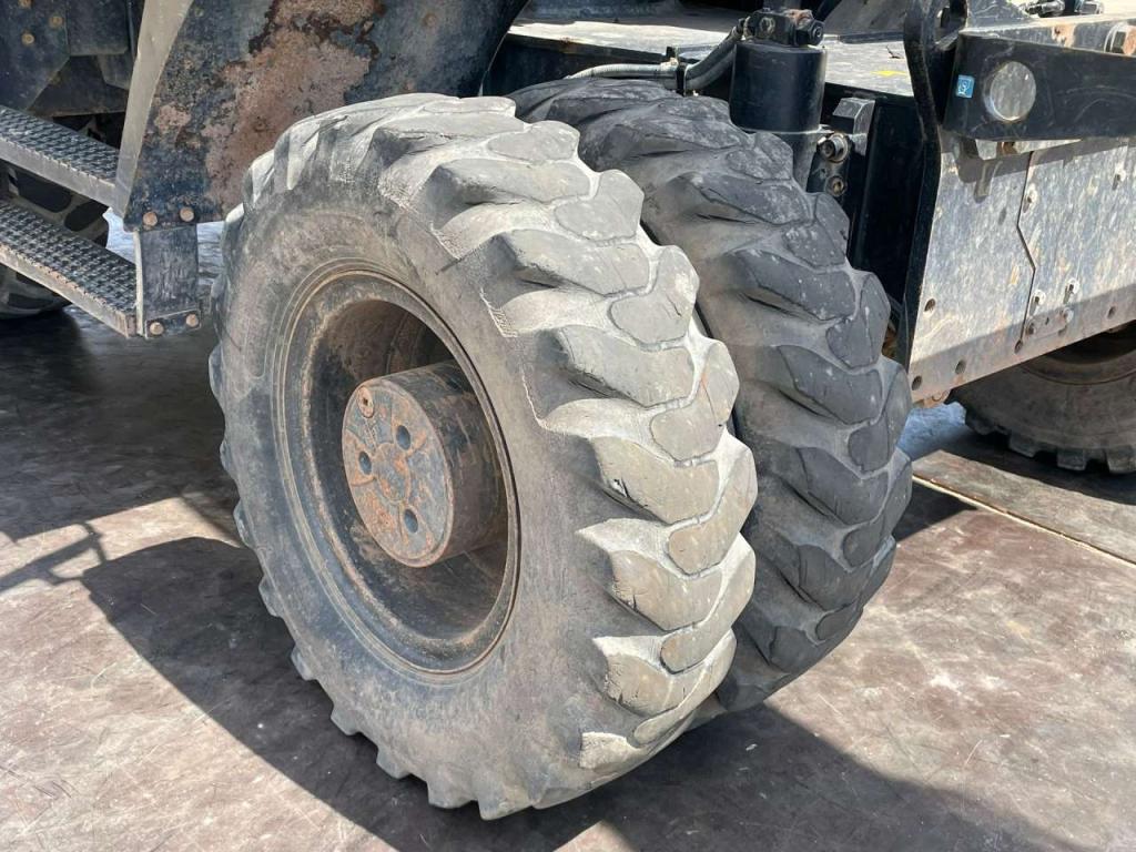 Hitachi ZX170W-5B Photo 13