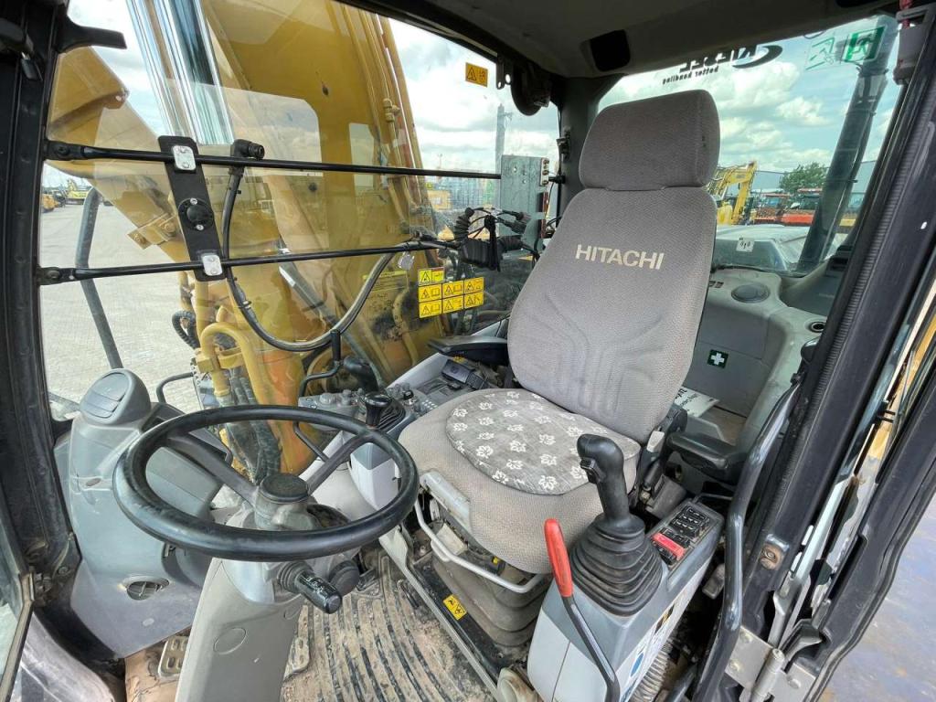 Hitachi ZX170W-5B Photo 17